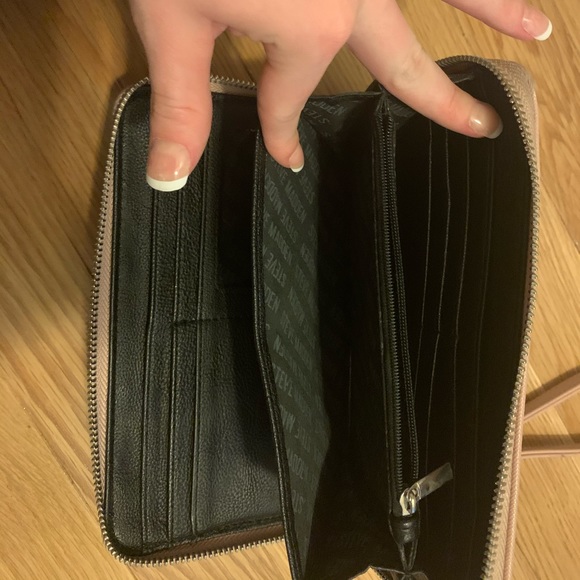 Steve Madden Soft Pink Large Continental Wallet - Picture 2 of 3